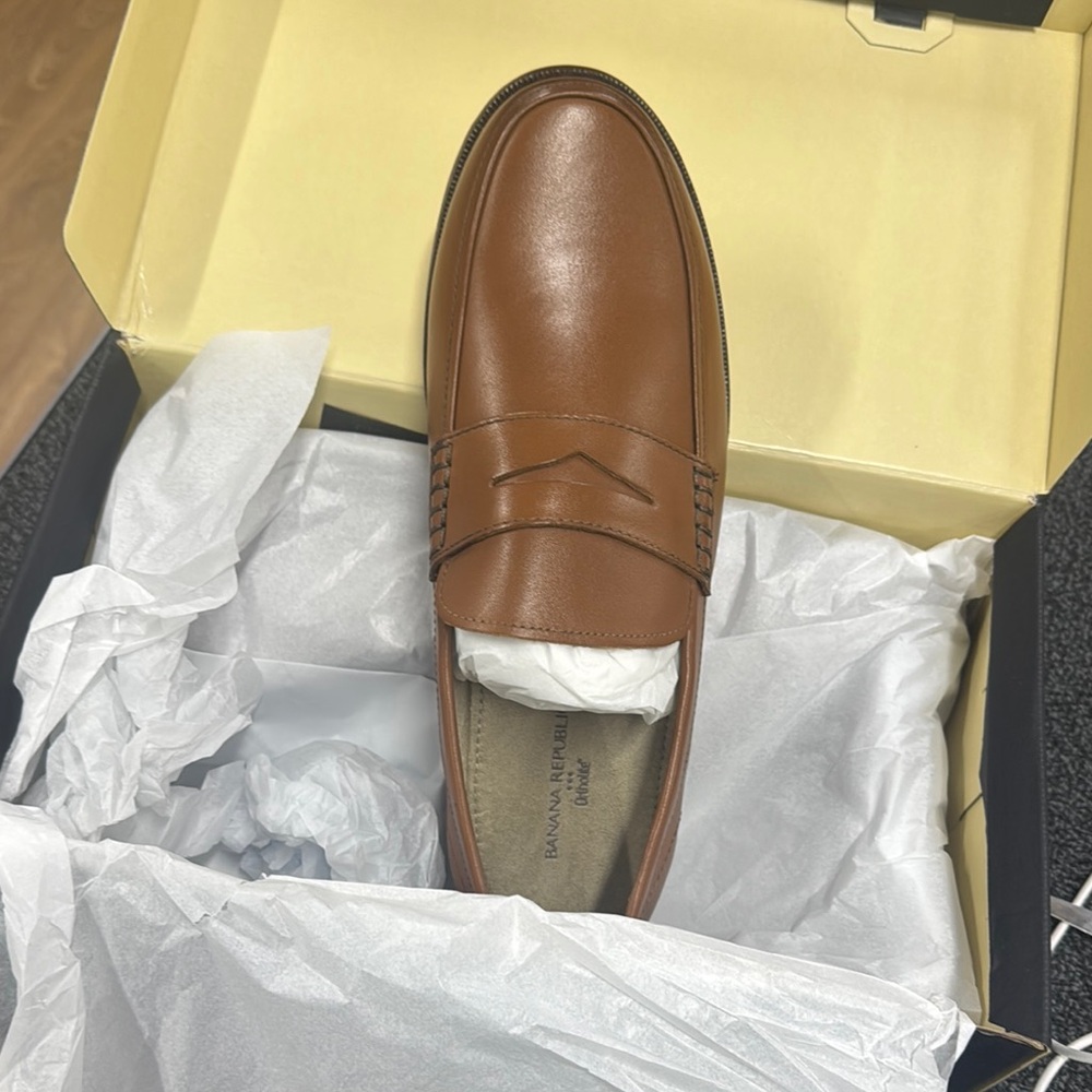 Banana Republic Leather Penny Loafer. Brand NEW